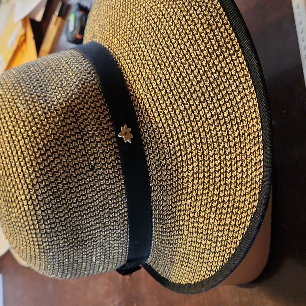 Woman's pattern hat - Picture 2 of 7